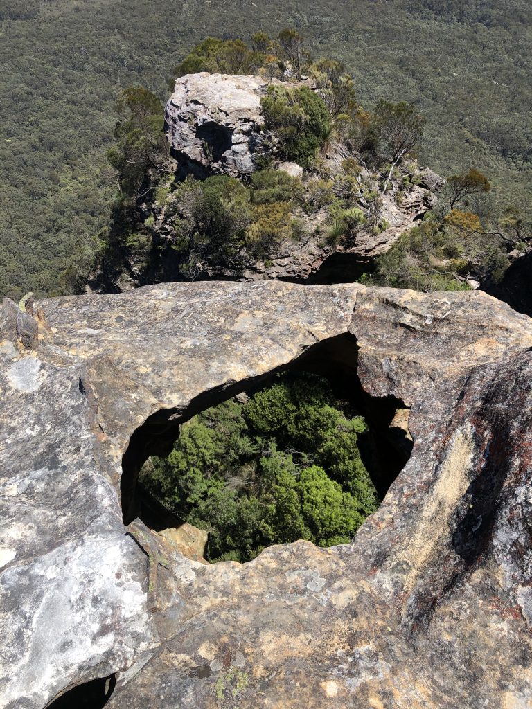wellness blogger Erica Rascon hikes Anvil Rock in Blue Mountains, NSW